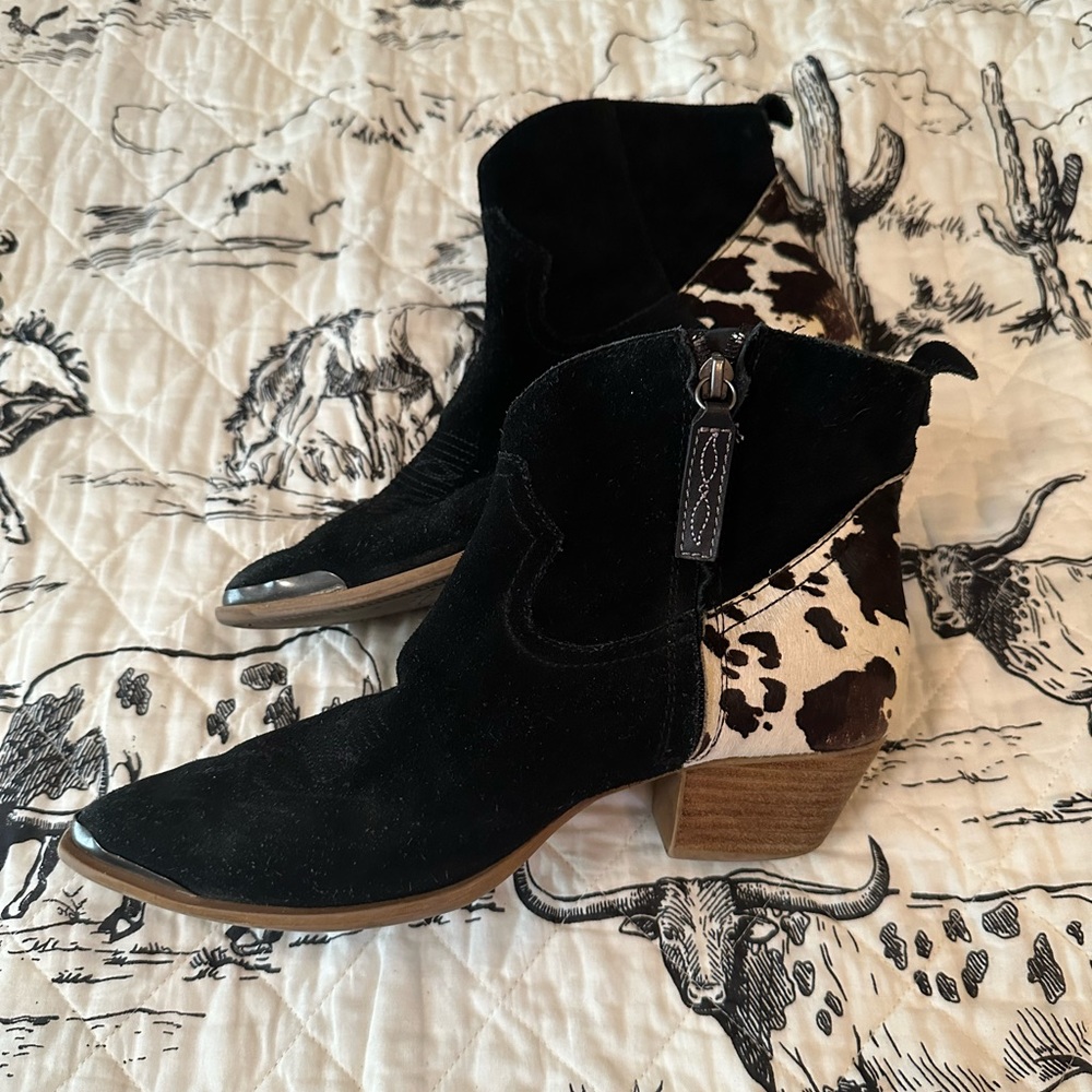 Dingo Booties size 8 🤠